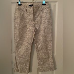 H&M - gray and cream pattern stretchy capris